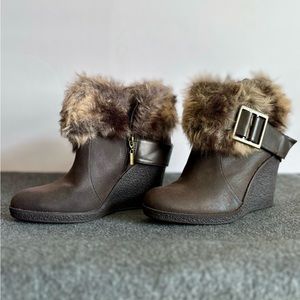 Nine West ankle boots, Fur trim. Size 9, Dark Chocolate Brown. New, Never used.
